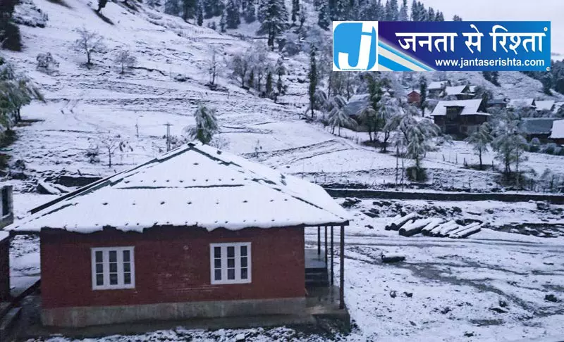 कश्मीर की वादियों में बर्फबारी का दौर, बर्फ से ढके ऊंचाई वाले इलाके कश्मीर की वादियों में बर्फबारी का दौर, बर्फ से ढके ऊंचाई वाले इलाके