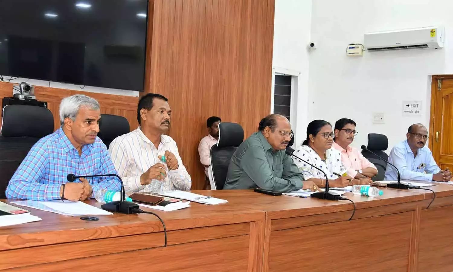 Andhra: जेसी ने व्यापारियों को चेतावनी दी कोई कालाबाजारी न करें Andhra: जेसी ने व्यापारियों को चेतावनी दी कोई कालाबाजारी न करें