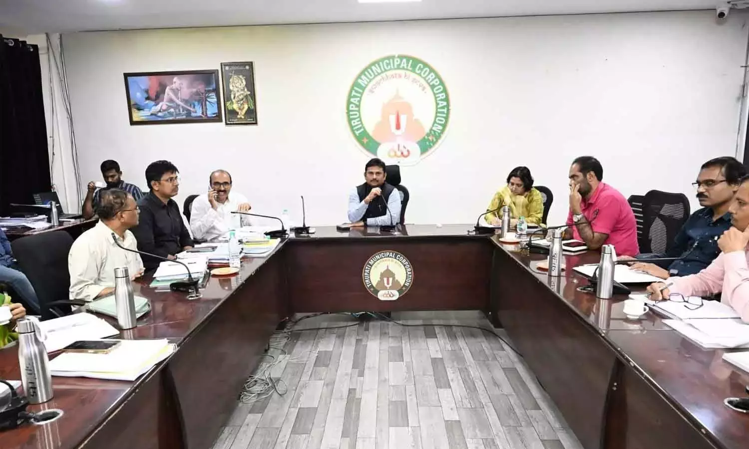 अधिकारियों ने चुनाव आचार संहिता का सख्ती से पालन करने को कहा अधिकारियों ने चुनाव आचार संहिता का सख्ती से पालन करने को कहा