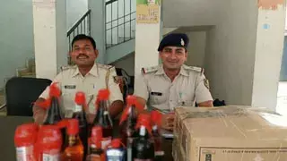 कोल्ड ड्रिंक की आड़ में शराब तस्करी, 2 गिरफ्तार कोल्ड ड्रिंक की आड़ में शराब तस्करी, 2 गिरफ्तार