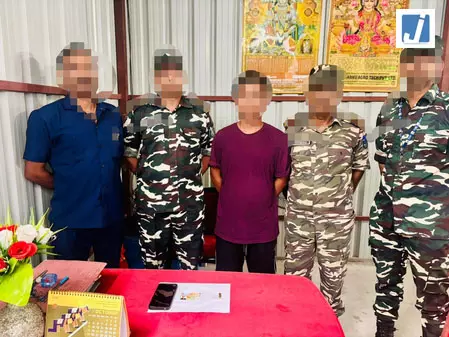 भारत-नेपाल बॉर्डर पर युवक पकड़ा गया, बैग से मिला कारतूस भारत-नेपाल बॉर्डर पर युवक पकड़ा गया, बैग से मिला कारतूस