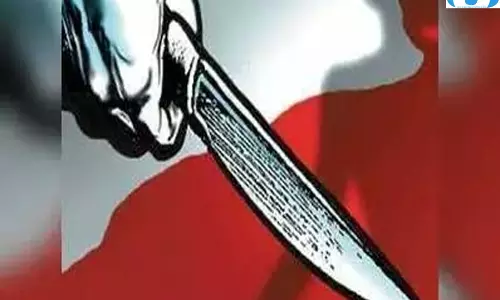 दिनदहाड़े चाकू मारकर हत्या, पुलिस जांच में जुटी दिनदहाड़े चाकू मारकर हत्या, पुलिस जांच में जुटी