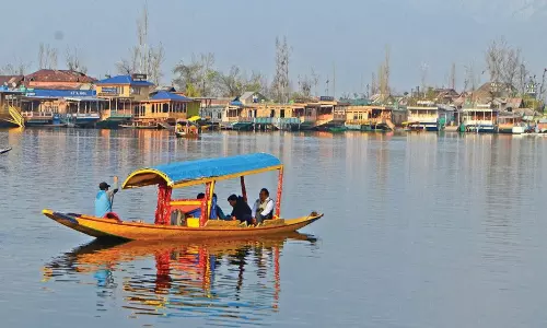 डल झील में मोटरबोट और जेट स्की पर हाईकोर्ट की रोक डल झील में मोटरबोट और जेट स्की पर हाईकोर्ट की रोक