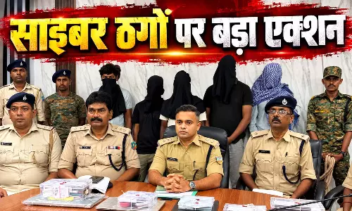 17 अफसर और 80 जवानों ने मारा छापा, साइबर ठगों में मचा हड़कंप, 5 गिरफ्तार 17 अफसर और 80 जवानों ने मारा छापा, साइबर ठगों में मचा हड़कंप, 5 गिरफ्तार
