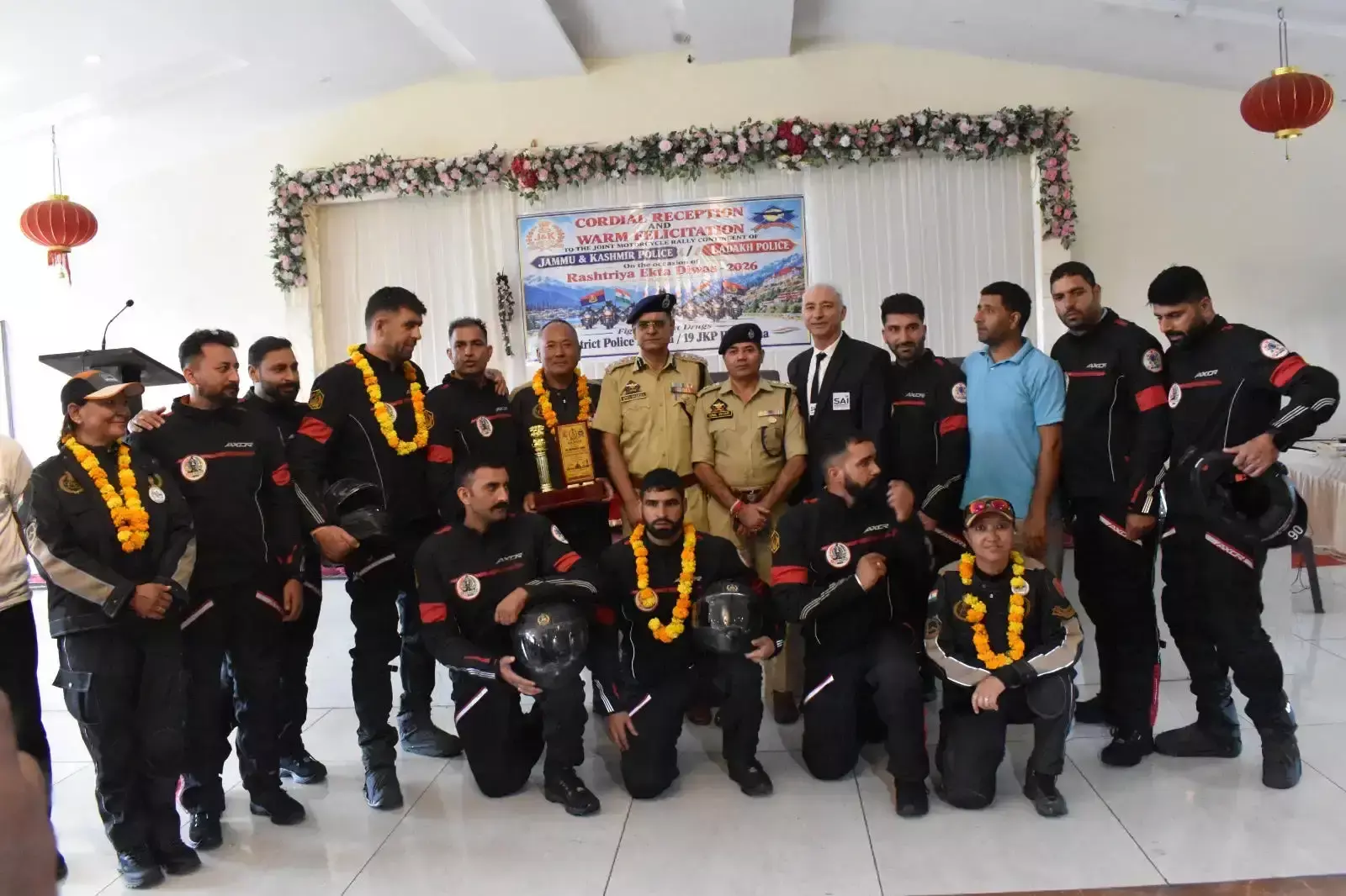 नशे के विरुद्ध एकजुटता दिखाने लखनपुर पहुंची पुलिस की मोटरसाइकिल रैली नशे के विरुद्ध एकजुटता दिखाने लखनपुर पहुंची पुलिस की मोटरसाइकिल रैली