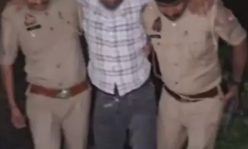 पुलिस ने चेन छीनने वाले दो बदमाशों को मुठभेड़ के बाद किया गिरफ्तार पुलिस ने चेन छीनने वाले दो बदमाशों को मुठभेड़ के बाद किया गिरफ्तार