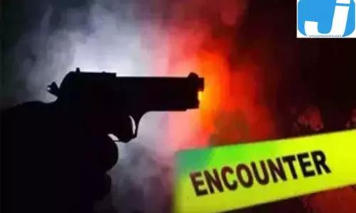 नोएडा में आधी रात मुठभेड़, पैर में गोली लगने के बाद आरोपी गिरफ्तार नोएडा में आधी रात मुठभेड़, पैर में गोली लगने के बाद आरोपी गिरफ्तार
