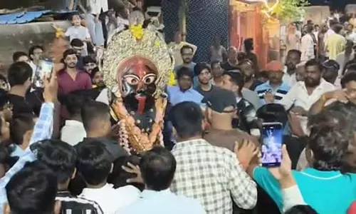 प्रयागराज की सड़कों पर निकला ऐतिहासिक काली स्वांग जुलूस, मां के जयकारों से गूंजा दारागंज प्रयागराज की सड़कों पर निकला ऐतिहासिक काली स्वांग जुलूस, मां के जयकारों से गूंजा दारागंज