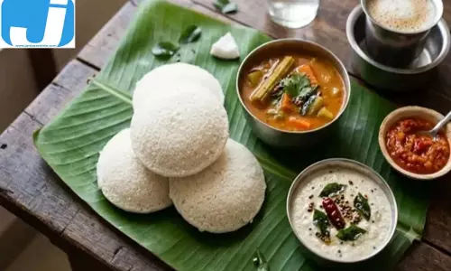 मेन्यू में आया इडली-सांभर, बच्चों की थाली तक पहुंचने में उपकरणों की कमी बनी बाधा मेन्यू में आया इडली-सांभर, बच्चों की थाली तक पहुंचने में उपकरणों की कमी बनी बाधा