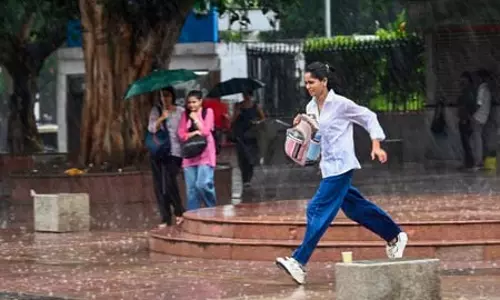 दिल्ली-एनसीआर में बारिश से बढ़ी ठंड, वायु प्रदूषण में दिखा सुधार