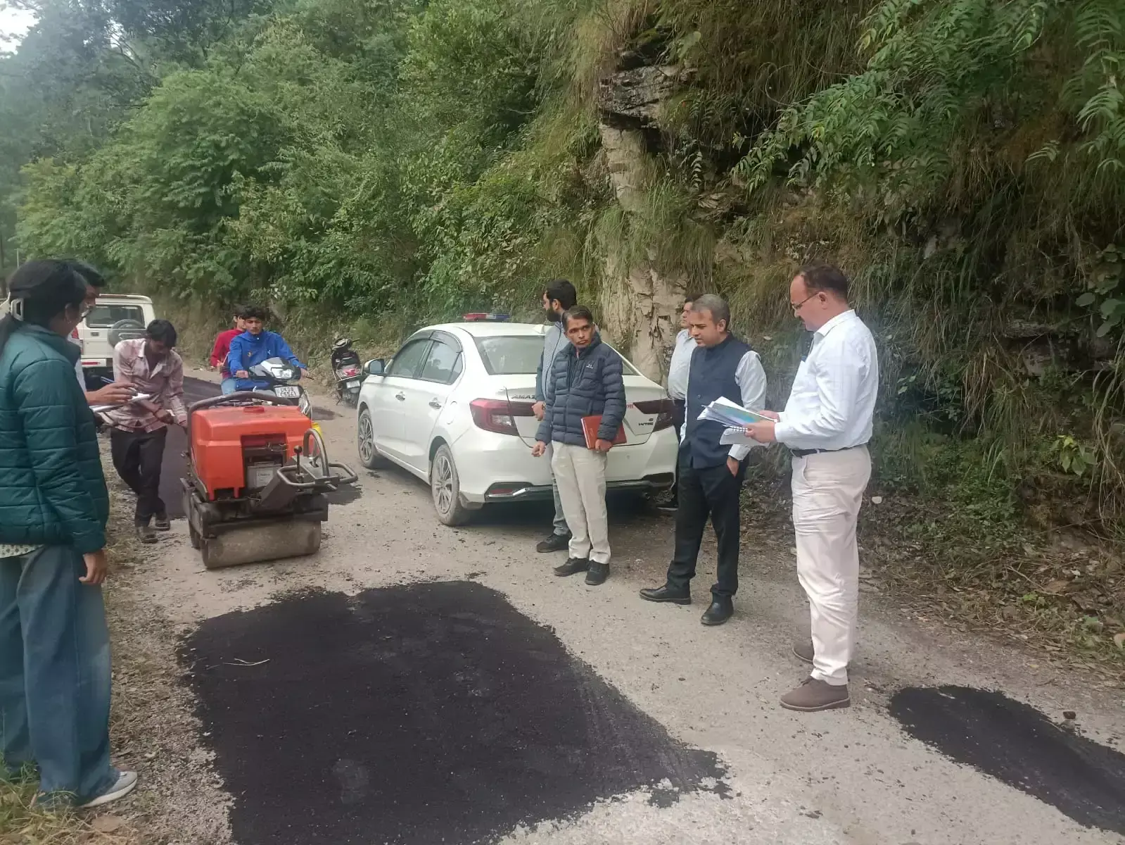 लोनिवि अधिकारी खुद करें सड़कों की समस्याओं की पहचान