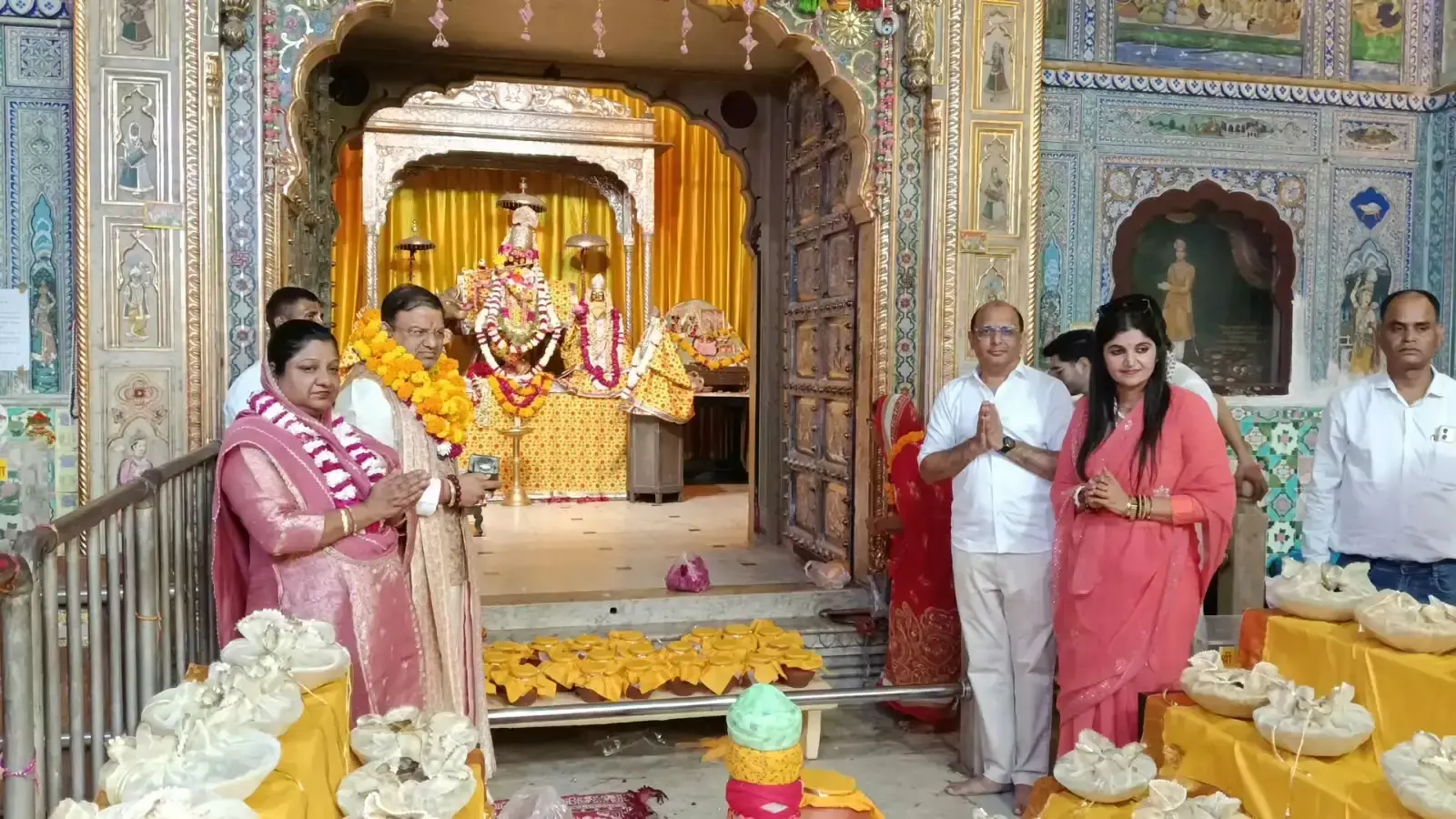 छप्पन भोग से सजा गोपीनाथजी का दरबार, विशेष घड़ी बनी चर्चा का विषय छप्पन भोग से सजा गोपीनाथजी का दरबार, विशेष घड़ी बनी चर्चा का विषय