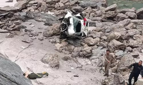 चंडीगढ़ से निकली कार रुद्रप्रयाग जाते समय खाई में गिरी, दो की मौत