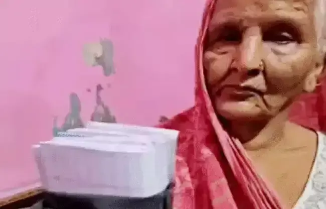 नकली नोटों के झांसे में आई बुजुर्ग महिला, जेवर और नकदी गंवाई