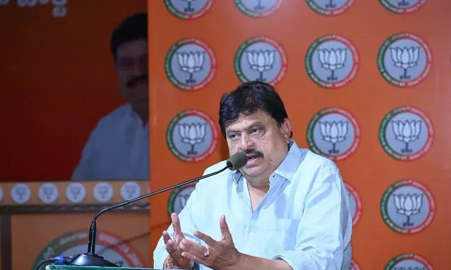 Telangana: बीजेपी ने 22-A भूमि सूची में बड़े पैमाने पर भ्रष्टाचार का आरोप लगाया है Telangana: बीजेपी ने 22-A भूमि सूची में बड़े पैमाने पर भ्रष्टाचार का आरोप लगाया है