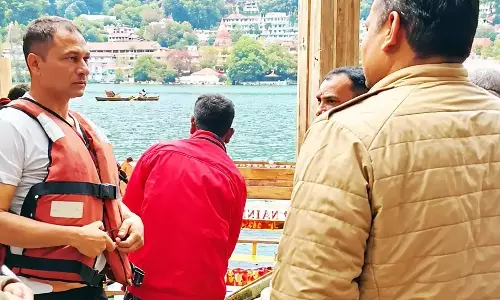 नैना देवी मंदिर के पास झील में व्यक्ति ने लगाई छलांग, सुरक्षित बचाया