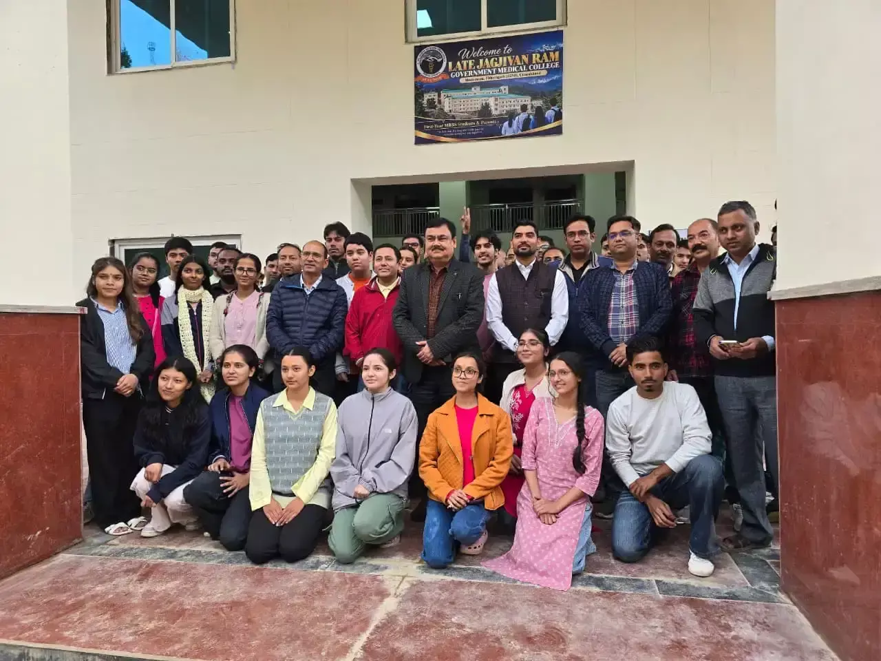 पिथौरागढ़ में एमबीबीएस की पढ़ाई के लिए 30 विद्यार्थियों ने रिपोर्ट किया