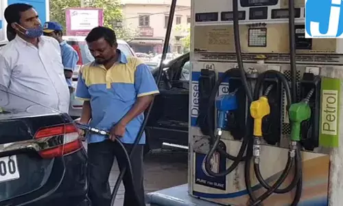 पेट्रोल पर टैक्स 5 गुना बढ़ा, डीजल पर ₹7.50 की कटौती; क्या आम लोगों को मिलेगी राहत? जानिए सरकार का फैसला