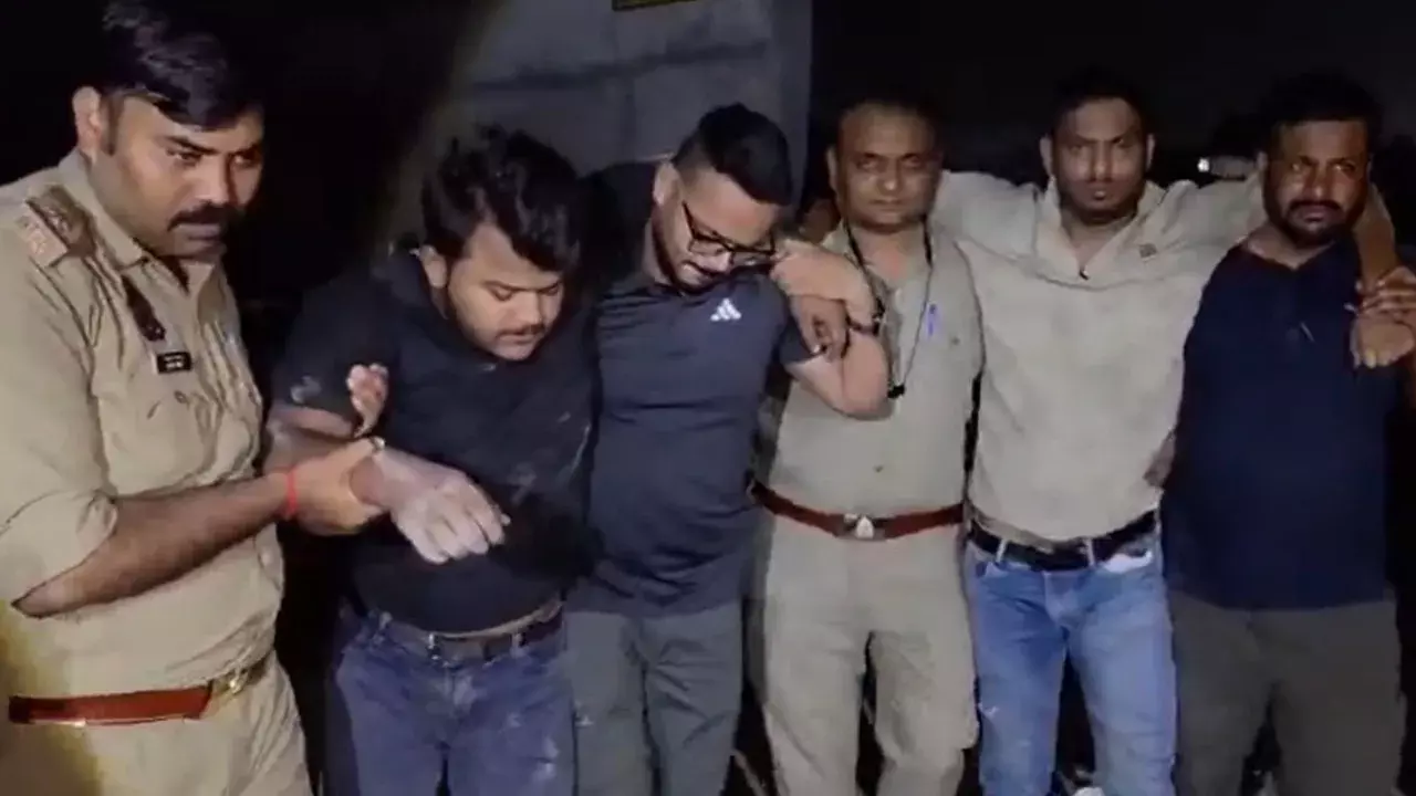 कानपुर मुठभेड़: गोवध मामले के 2 वांछित आरोपी घायल, गिरफ्तार कानपुर मुठभेड़: गोवध मामले के 2 वांछित आरोपी घायल, गिरफ्तार