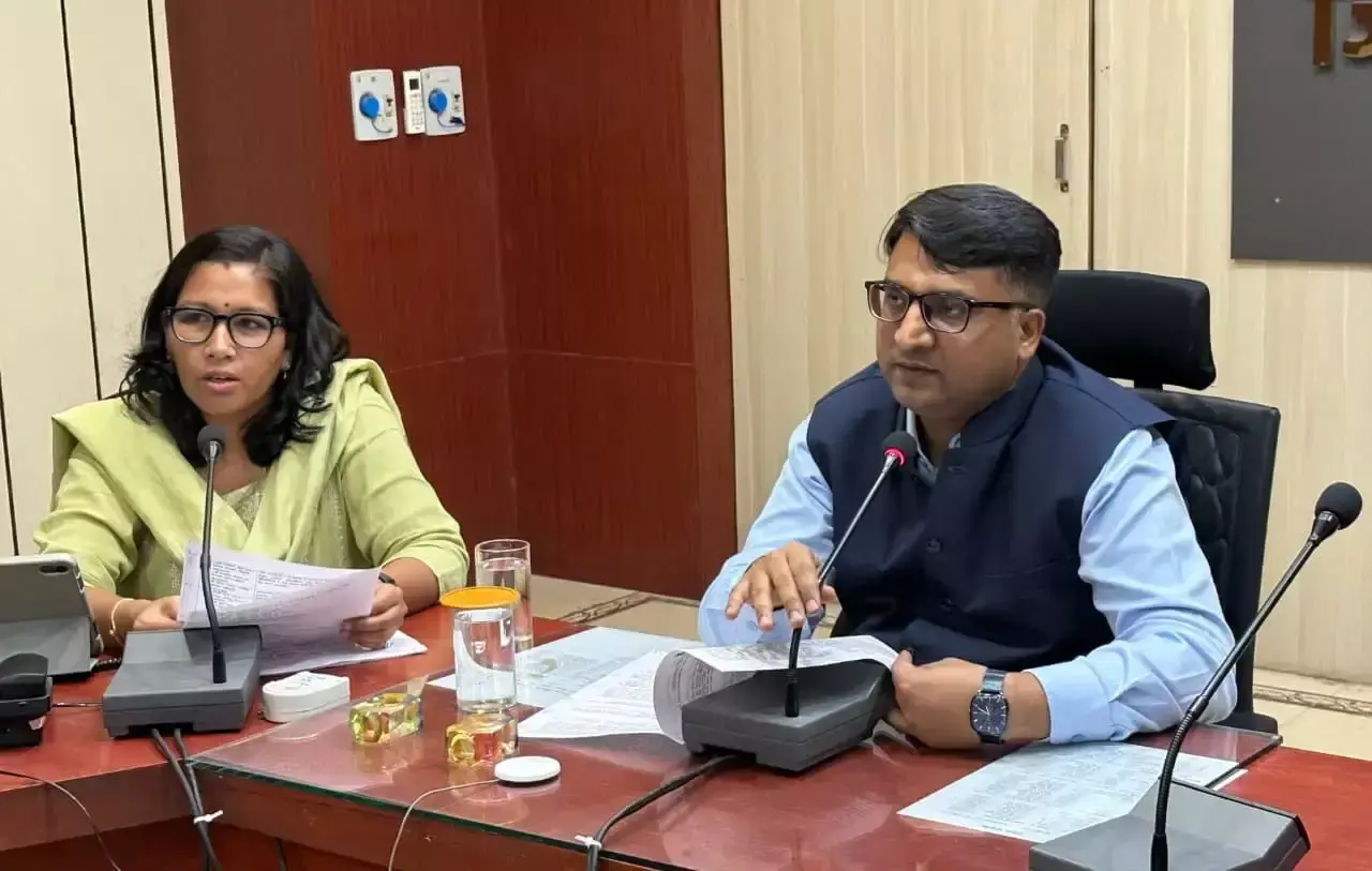 हरिभाऊ बागडे के दौरे को लेकर कलक्टर ने की तैयारियों की समीक्षा हरिभाऊ बागडे के दौरे को लेकर कलक्टर ने की तैयारियों की समीक्षा