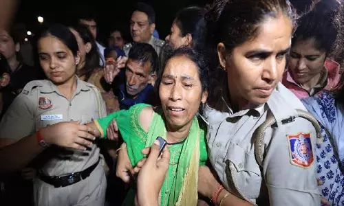 अंकिता प्रकरण पर उत्तराखंड में भाजपा-कांग्रेस आमने-सामने अंकिता प्रकरण पर उत्तराखंड में भाजपा-कांग्रेस आमने-सामने