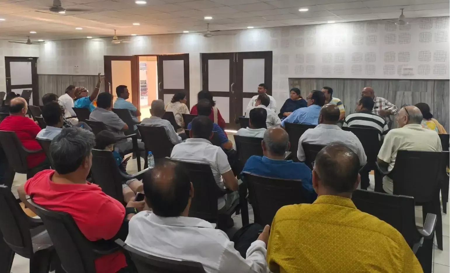 बैंक जमाकर्ताओं ने समस्या के समाधान के लिए तत्काल कदम उठाने की मांग की