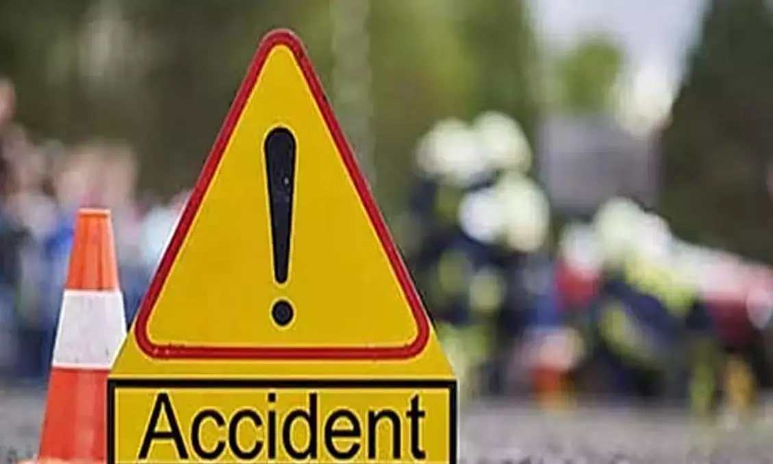 Telangana: सूर्यापेट जिले में वाहन द्वारा तीन को टक्कर मारने से दो पैदल यात्रियों की मौत हो गई