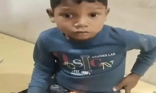 बाजार में पिता से बिछड़ा 5 साल का मासूम, दो घंटे बाद पुलिस बनी सहारा
