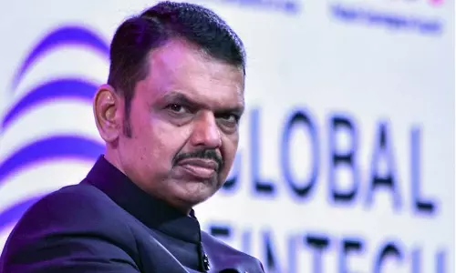 फडणवीस का विपक्ष पर वार सत्ता परिवर्तन की साजिश का आरोप फडणवीस का विपक्ष पर वार सत्ता परिवर्तन की साजिश का आरोप