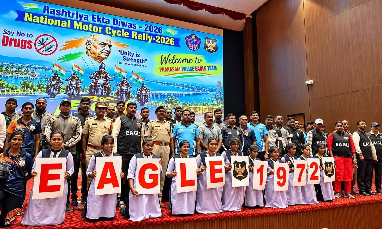 Andhra: पुलिस ने सीआरपीएफ की बाइक रैली का स्वागत किया Andhra: पुलिस ने सीआरपीएफ की बाइक रैली का स्वागत किया