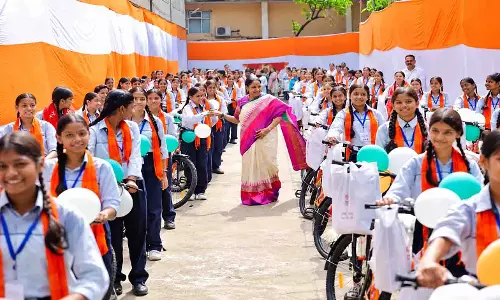 नवरात्रि पर दिल्ली की 1,400 छात्राओं को मिला तोहफा, सीएम रेखा गुप्ता ने बांटी साइकिलें नवरात्रि पर दिल्ली की 1,400 छात्राओं को मिला तोहफा, सीएम रेखा गुप्ता ने बांटी साइकिलें