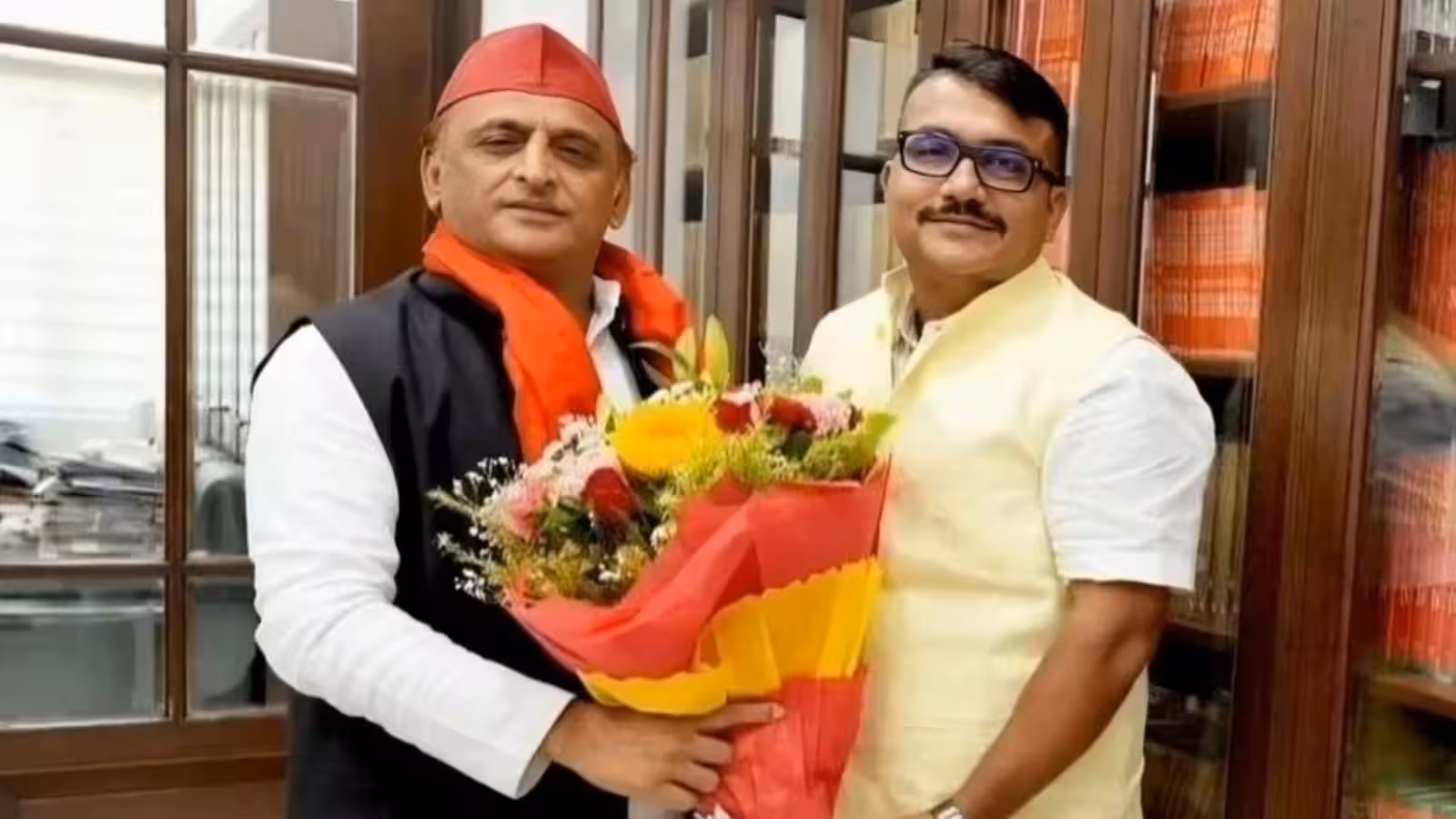 विनोद तावड़े का प्रस्ताव छोड़ अखिलेश से मिले बीजेपी पार्षद, टिकट पर भी हुई चर्चा! विनोद तावड़े का प्रस्ताव छोड़ अखिलेश से मिले बीजेपी पार्षद, टिकट पर भी हुई चर्चा!