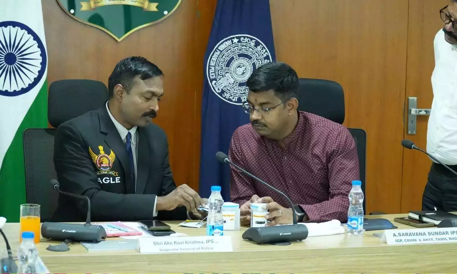 Andhra: तमिलनाडु, एपी ने नशीली दवाओं के नेटवर्क से लड़ने का संकल्प लिया Andhra: तमिलनाडु, एपी ने नशीली दवाओं के नेटवर्क से लड़ने का संकल्प लिया
