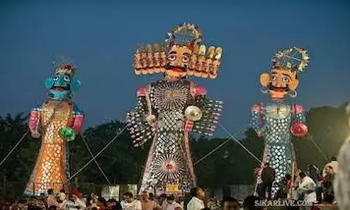 विजयादशमी: दशहरी देने की अनोखी परंपरा और इसका महत्व विजयादशमी: दशहरी देने की अनोखी परंपरा और इसका महत्व