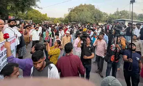 CJP Tiranga Yatra LIVE: अभिजीत दिपके के बाद नेहा बोरा भी हिरासत में, सड़कों पर प्रदर्शनकारी, जबरदस्त हलचल CJP Tiranga Yatra LIVE: अभिजीत दिपके के बाद नेहा बोरा भी हिरासत में, सड़कों पर प्रदर्शनकारी, जबरदस्त हलचल