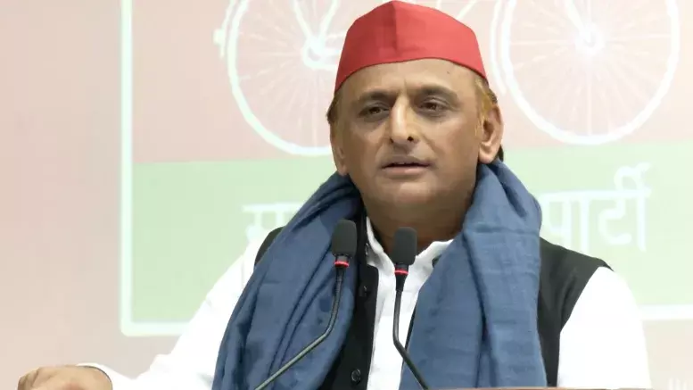 EC के नए पुनरीक्षण पर अखिलेश यादव का तंज, उठाए सवाल EC के नए पुनरीक्षण पर अखिलेश यादव का तंज, उठाए सवाल