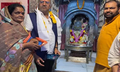 पत्नी संग तीर्थराज पुष्कर पहुंचे सांसद बृजमोहन अग्रवाल, भगवान ब्रह्मा के किए दर्शन