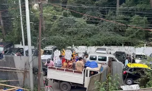 शिलांग: संपत्ति बिकने से मूर्ति बनाने वालों के कार्यस्थल पर संकट