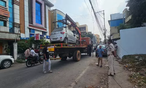 रायपुर में नो-पार्किंग पर पुलिस का बड़ा एक्शन, 5 दिनों में 55 वाहनों का चालान
