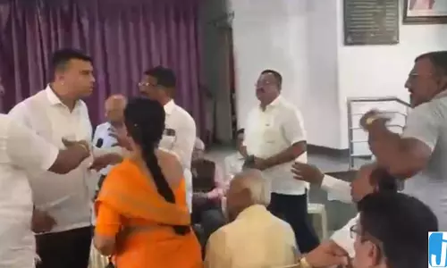 कर्नाटक में नाश्ते की बैठक बनी सियासी अखाड़ा कर्नाटक में नाश्ते की बैठक बनी सियासी अखाड़ा