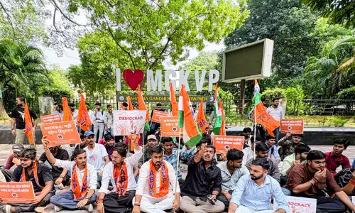 राहुल गांधी और कांग्रेस के खिलाफ ABVP का देशव्यापी प्रदर्शन