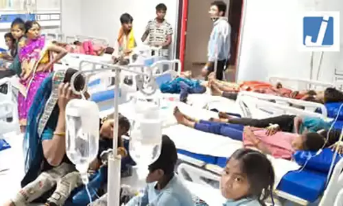 32 बच्चों की अचानक बिगड़ी तबीयत, दूध-केला खाने के बाद उल्टियां 32 बच्चों की अचानक बिगड़ी तबीयत, दूध-केला खाने के बाद उल्टियां