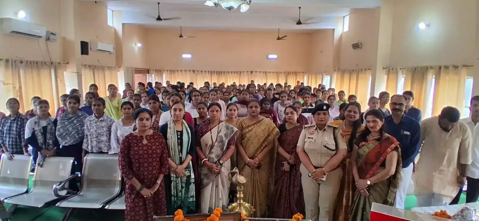 महिलाओं को आत्मनिर्भर बनाने और सुरक्षा देने के लिए सरकार प्रतिबद्ध महिलाओं को आत्मनिर्भर बनाने और सुरक्षा देने के लिए सरकार प्रतिबद्ध