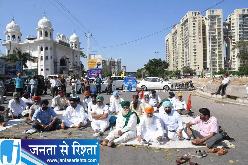 पंजाब में झोटा की हत्या पर बवाल, बाजार और स्कूल बंद पंजाब में झोटा की हत्या पर बवाल, बाजार और स्कूल बंद