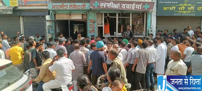 लुधियाना में मौत के बाद तनाव, भीड़ ने किया हंगामा लुधियाना में मौत के बाद तनाव, भीड़ ने किया हंगामा