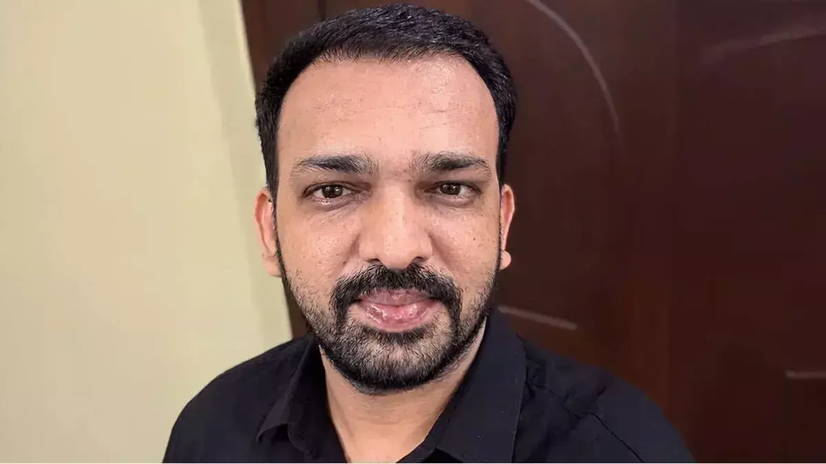 माहे में मातम: पेरुन्नल शूट पर जा रहे व्लॉगर की मौत, सह-कलाकार गंभीर माहे में मातम: पेरुन्नल शूट पर जा रहे व्लॉगर की मौत, सह-कलाकार गंभीर