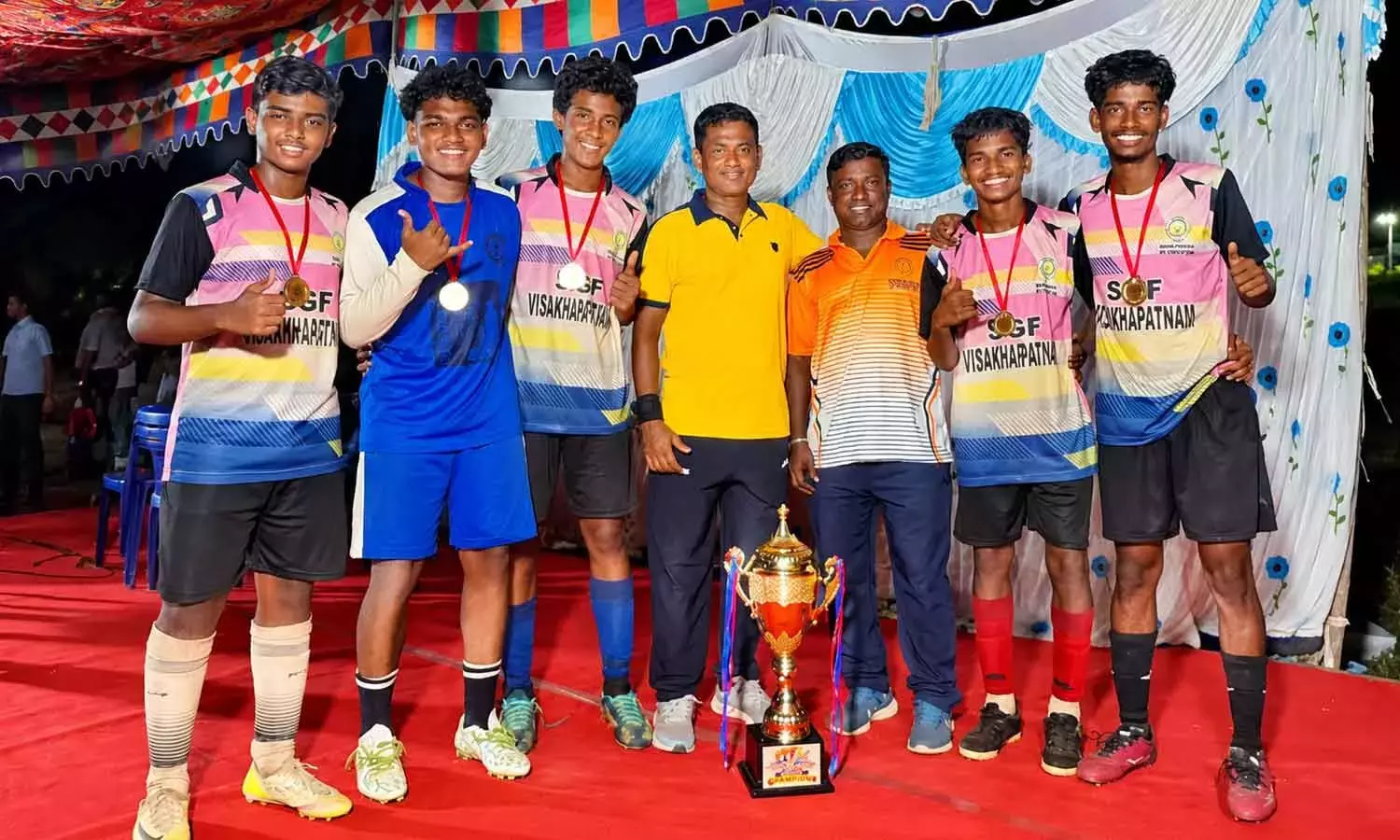 Andhra: विशाखा जिला फुटबॉल टीम राज्य स्तरीय टूर्नामेंट में विजयी रही Andhra: विशाखा जिला फुटबॉल टीम राज्य स्तरीय टूर्नामेंट में विजयी रही