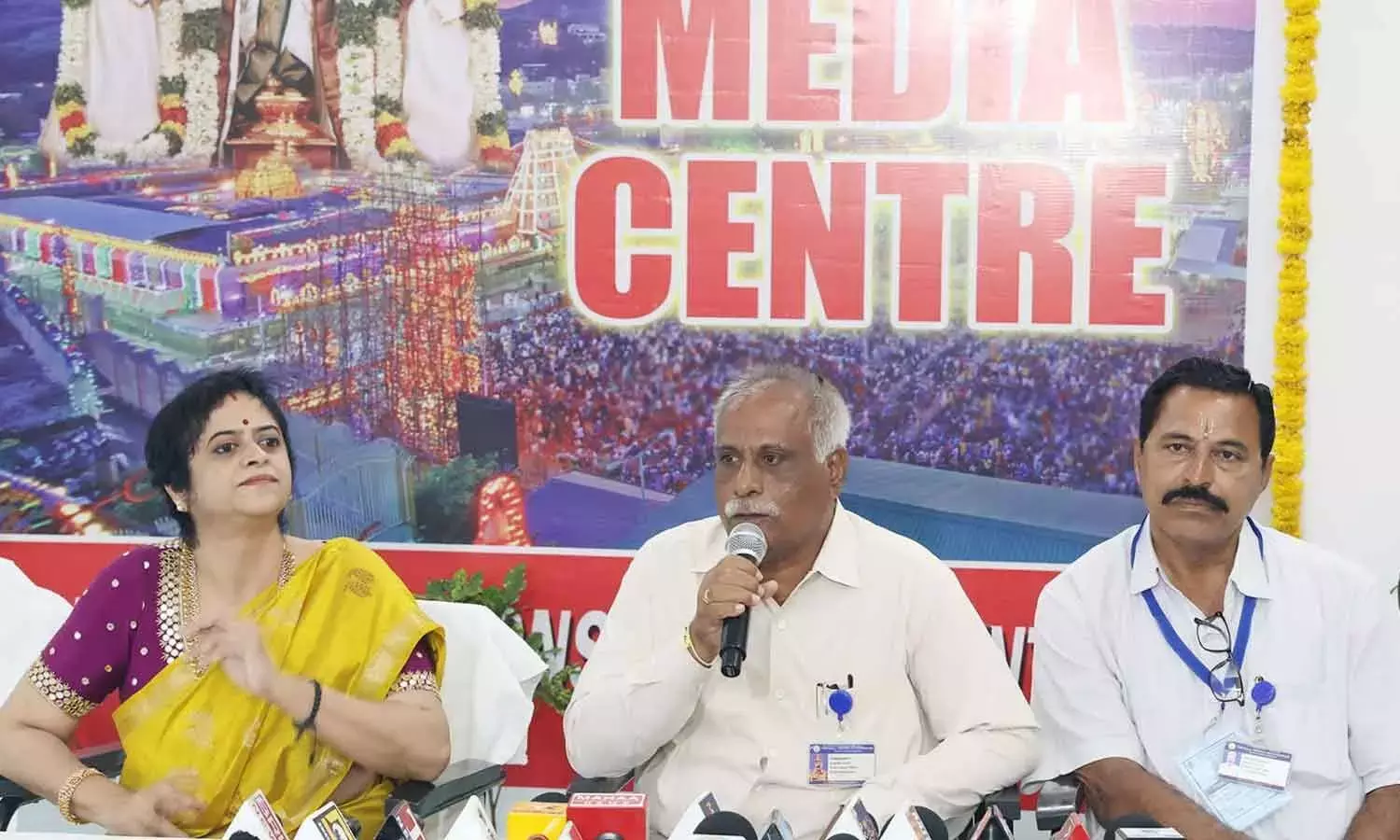 Andhra: श्रद्धालुओं ने जंगली जानवरों को भोजन न खिलाने का आग्रह किया Andhra: श्रद्धालुओं ने जंगली जानवरों को भोजन न खिलाने का आग्रह किया