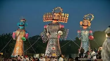 विजयादशमी: दशहरी देने की अनोखी परंपरा और इसका महत्व विजयादशमी: दशहरी देने की अनोखी परंपरा और इसका महत्व