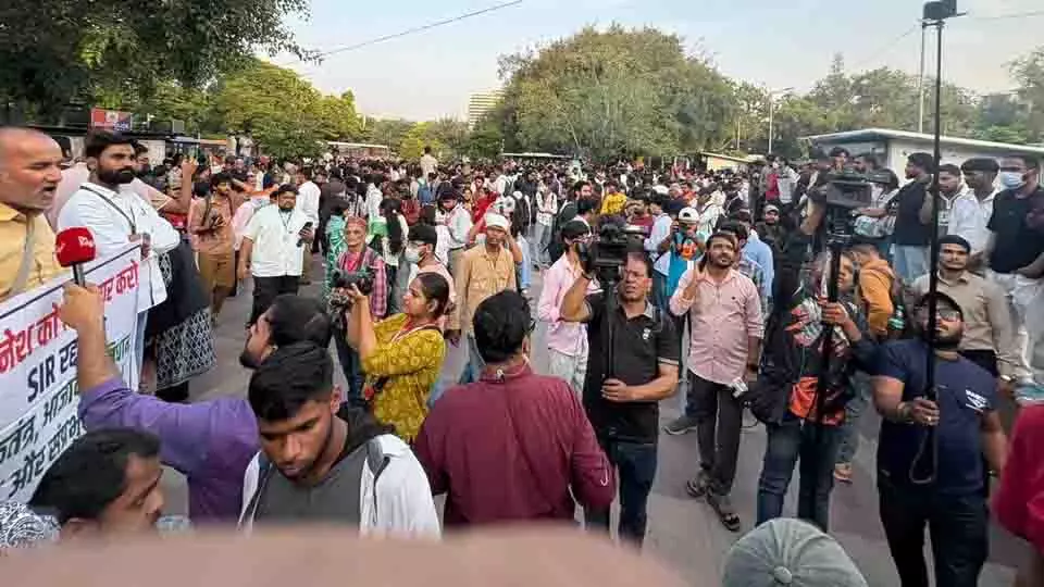CJP Tiranga Yatra LIVE: अभिजीत दिपके के बाद नेहा बोरा भी हिरासत में, सड़कों पर प्रदर्शनकारी, जबरदस्त हलचल CJP Tiranga Yatra LIVE: अभिजीत दिपके के बाद नेहा बोरा भी हिरासत में, सड़कों पर प्रदर्शनकारी, जबरदस्त हलचल